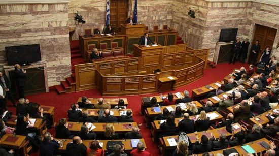 Με ένταση ξεκίνησε η συνεδρίαση για τη Συμφωνία των Πρεσπών (LIVE)