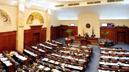 ΠΓΔΜ: Ξεκίνησε η συνεδρίαση της Βουλής για τις συνταγματικές τροπολογίες