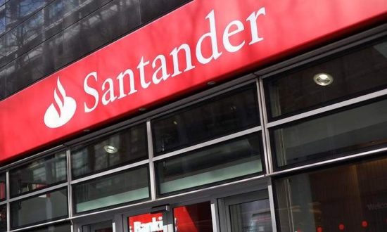 H Santander βάζει λουκέτο στο 1/5 των υποκαταστημάτων της στη Βρετανία
