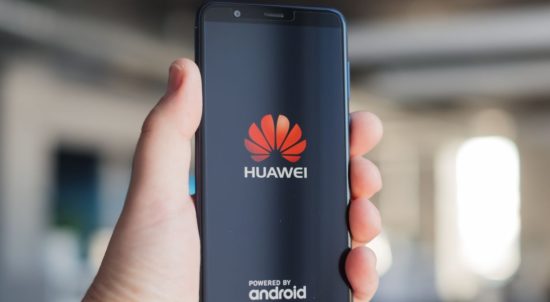Η Huawei τιμώρησε δύο υπαλλήλους της για… χρήση iPhone