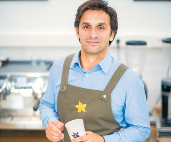Κωνσταντινόπουλος (Coffee Island): Σερβίρει καφέ από τη Νέα Καρβάλη μέχρι Λονδίνο και Ντουμπάι