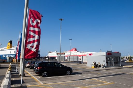 Avis: «Ξεκλειδώνει» το leasing αυτοκινήτου για ιδιώτες και θέλει car sharing στην Αθήνα