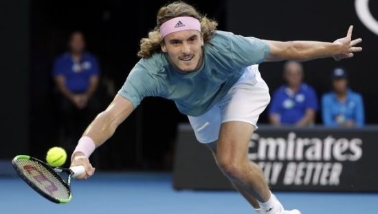 Νέος θρίαμβος του Τσιτσιπά: Προκρίθηκε στους «4» του Australia Open!