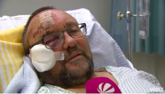 Die Welt: «Μαύρη μέρα για τη Δημοκρατία» η επίθεση κατά βουλευτή του ακροδεξιού AfD