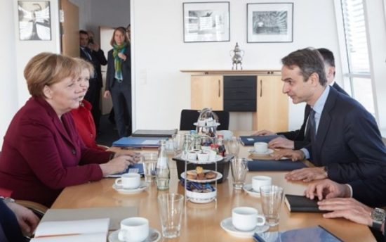 Spiegel: Σε ένα απέτυχε ο Τσίπρας – Η Μέρκελ δεν εκφράστηκε κατά του Μητσοτάκη