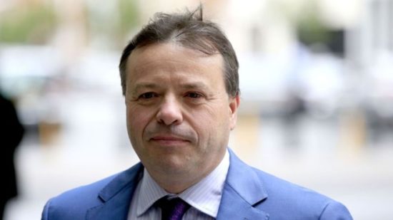 Arron Banks: Έκανε τη μεγαλύτερη πολιτική δωρεά, αλλά δεν λέει τις πηγές του πλούτου του…