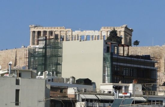 Το υπ. Πολιτισμού επανεξετάζει τις άδειες των 10ώροφων κτηρίων στη σκιά της Ακρόπολης