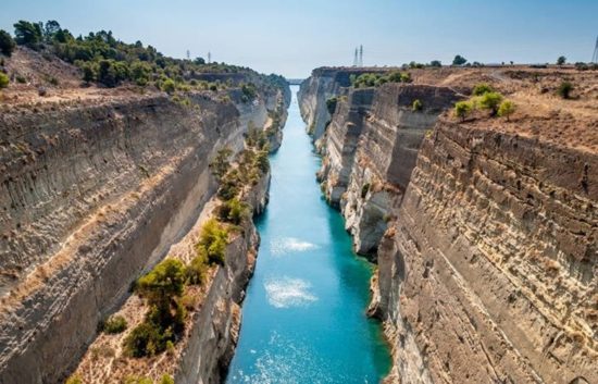 Η τεχνολογία στην υπηρεσία των ΔΕΚΟ – Drone «τσεκάρει» τη διώρυγα Κορίνθου (Βίντεο)