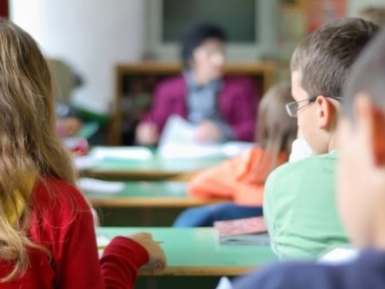 ΟΛΜΕ προς Γαβρόγλου: «Μαθητές που έχουν γρίπη επιστρέφουν στο σχολείο για να μη μείνουν από απουσίες»