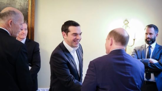 Τσίπρας στο Μόναχο: Εγώ κι ο Ζάεφ βρισκόμαστε στη σωστή πλευρά της ιστορίας»