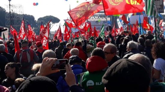 Ιταλία: Στους δρόμους τα συνδικάτα για τη δημιουργία νέων θέσεων εργασίας
