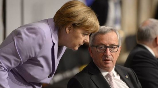 Η Μέρκελ «στηρίζει πλήρως» τον Γιούνκερ έναντι της Βουδαπέστης