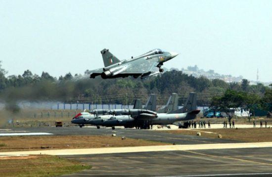Το Πακιστάν κατέρριψε δύο ινδικά μαχητικά αεροσκάφη