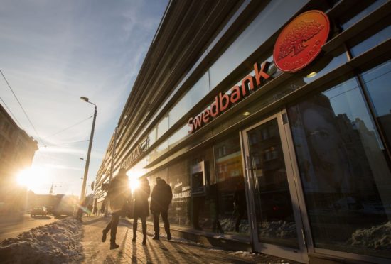 Σε ύποπτες μεταφορές κεφαλαίων ύψους 4,3 δισ. δολαρίων εμπλέκεται η Swedbank
