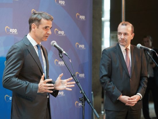 Βέμπερ: Ούτε οι λαϊκιστές, ούτε οι αριστεροί μπορούν να φέρουν θετικό μέλλον για την Ελλάδα