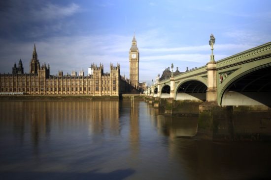 Brexit: Έτοιμη για συμβιβασμούς η May, καθώς έχει μόνο δυο εβδομάδες να διασώσει τη Συμφωνία