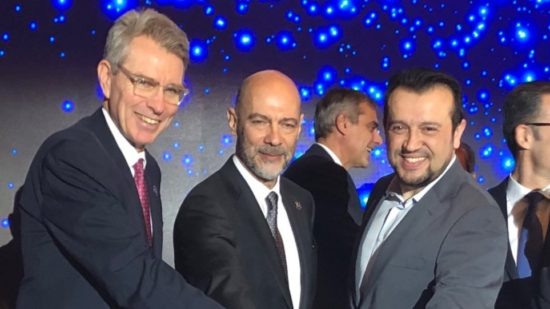 Το πρωί με τον Μαδούρο, το βράδυ με τον Πάιατ ο Νίκος Παππάς