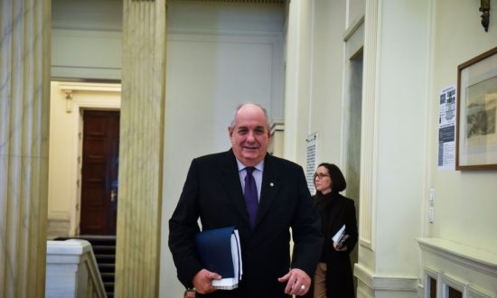 Σήμερα στις 18:00 η ορκωμοσία του Τέρενς Κουίκ