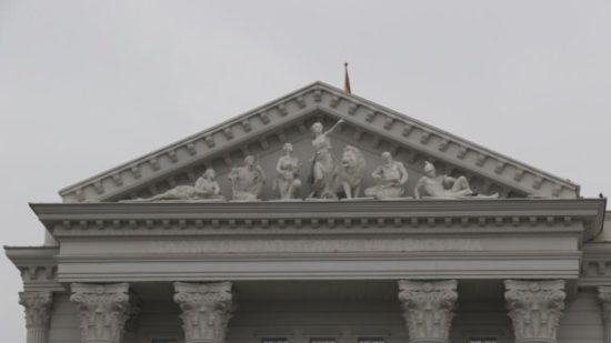 Πινακίδα με «Δημοκρατία της Βόρειας Μακεδονίας» ανέβασαν στο… Μαξίμου των Σκοπίων