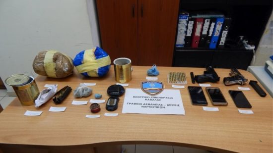 Άνδρας 31 ετών συνελήφθη με πάνω από ένα κιλό χασίς και όπλα στην Καβάλα