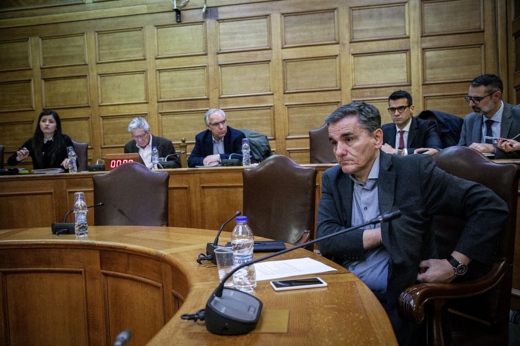 «Καμπανάκι» Βρυξελλών για την τύχη της δόσης 1 δισ.