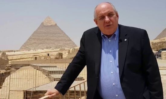 Τέρενς Κουίκ: Τα 104 ταξίδια και οι οφειλές άνω του €1 εκατ. σε δάνεια και εφορίες