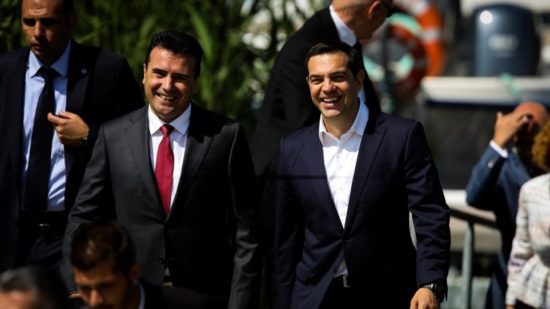 Τρέχει να σβήσει τις φωτιές της Συμφωνίας των Πρεσπών η κυβέρνηση