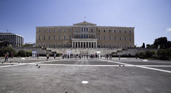 Συνταγματική αναθεώρηση: Για τις αρμοδιότητες της παρούσας Βουλής η πρώτη μάχη