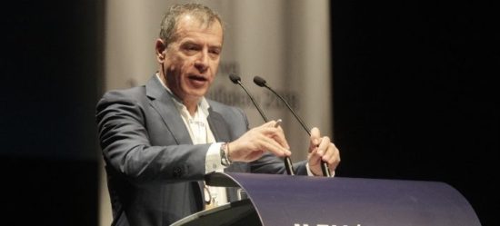 Θεοδωράκης: Κοινοβουλευτικές ομάδες με δύο και τρεις βουλευτές δεν μπορεί να υπάρξουν