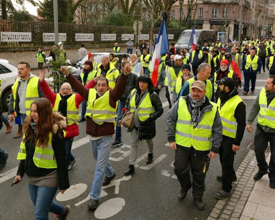 Γαλλία: Για 17ο συνεχόμενο Σαββατοκύριακο στους δρόμους τα «κίτρινα γιλέκα»