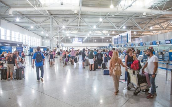 Πώς διαμορφώνουν τη σκακιέρα του ελληνικού τουρισμού φέτος οι αεροπορικές