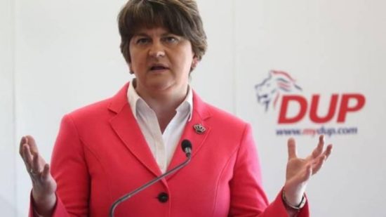 Βορειοϊρλανδικό DUP προς Μέι: Κράτα την ψυχραιμία σου και φέρε συμφωνία για το Brexit