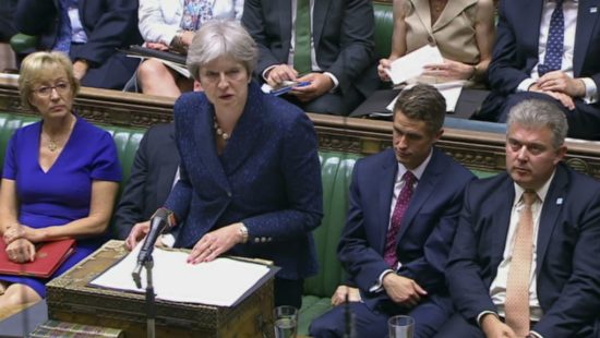 Brexit: Έντονες αντιδράσεις για τις δηλώσεις Μέι που φέρνουν αντιμέτωπους βουλευτές και πολίτες