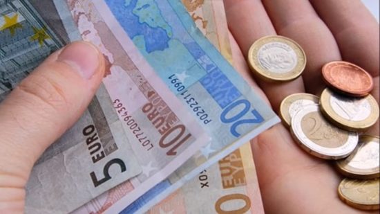 Δώρα και αναδρομικά στην προεκλογική «ατζέντα»