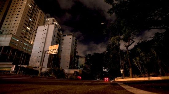 Στο σκοτάδι βυθίστηκε η Βενεζουέλα – Σαμποτάζ καταγγέλλει η κυβέρνηση