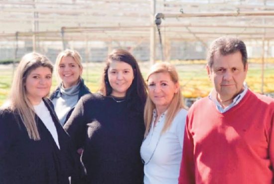 Οικογένεια Μιμίκου Mimikos Green Plants: Από τα σπορόφυτα στα έτοιμα για εξαγωγή προϊόντα