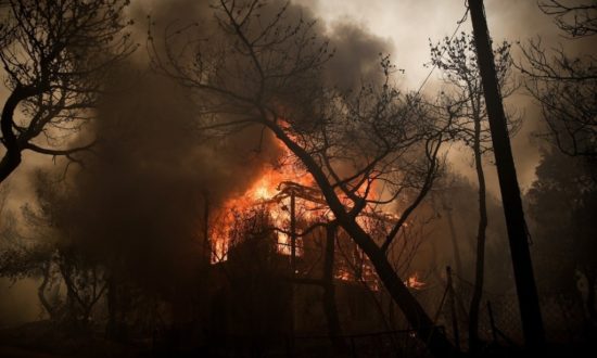 Οργή για τους διαλόγους της Πυροσβεστικής με τους ανθρώπους που καίγονταν στο Μάτι