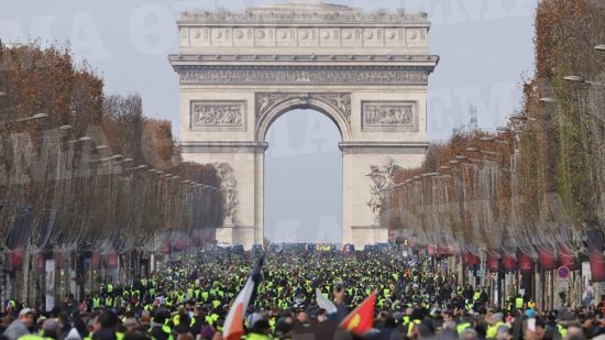 Νέες συγκρούσεις στο Παρίσι ανάμεσα στα «κίτρινα γιλέκα» και την αστυνομία