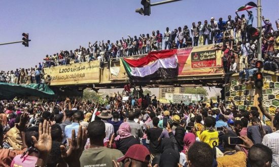 Βυθίζεται στο χάος το Σουδάν