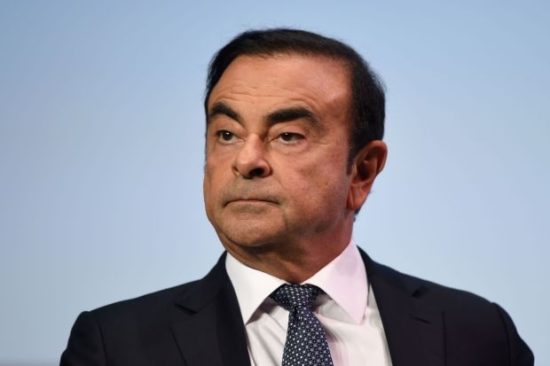 Οι δικηγόροι του Ghosn ζητούν να δικαστεί χωριστά από τη Nissan