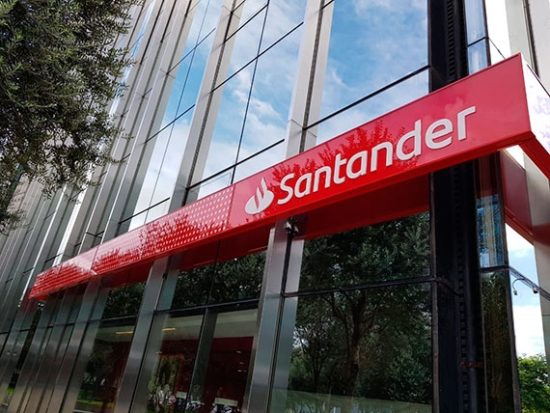 Santander: Χρεώσεις €100 εκατ. το α’ τρίμηνο σε Βρετανία και Πολωνία