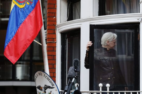 Ο Ισημερινός σχεδιάζει να απελάσει τον Julian Assange, ιδρυτή των WikiLeaks