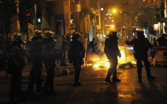 Νέος κύκλος επεισοδίων με μολότοφ στα Εξάρχεια