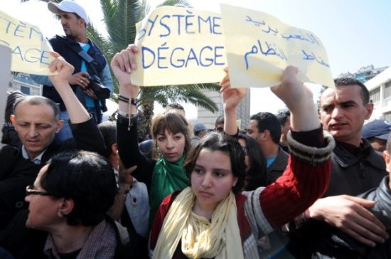 Δύσκολες μέρες για την Αλγερία: Αναζητεί το νέο ηγέτη της μετά την παραίτηση Μπουτεφλίκα