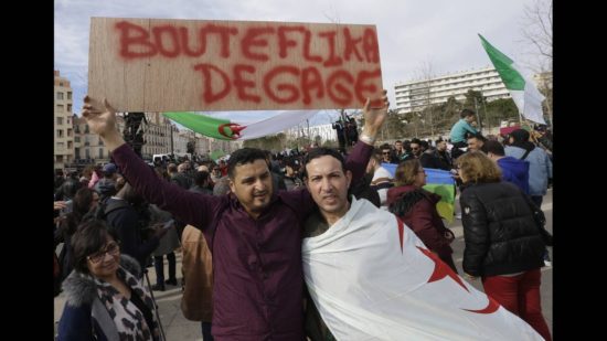 Αλγερία: Την άμεση αποχώρηση του προέδρου ζητά ο Στρατός