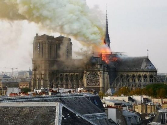 Δυο οικογένειες Κροίσων, προσφέρουν €300 εκατ. για τις επισκευές στην Παναγία των Παρισίων