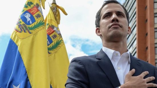 Βενεζουέλα: Ο ανώτατος δικαστής ζητεί άρση της ασυλίας Γκουαϊδό