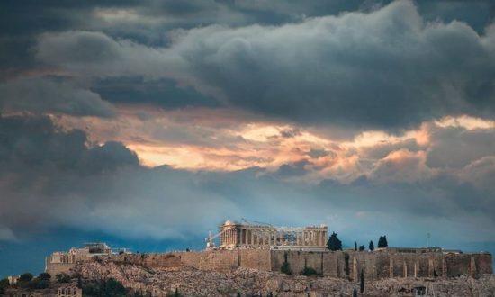 Ανοχύρωτη η Ακρόπολη μπροστά στην απειλή των κεραυνών – 4 τραυματισμοί