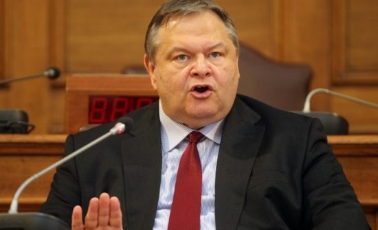 Βενιζέλος για Novartis: Ο Τσίπρας αναλαμβάνει την «ιδιοκτησία» αυτής της φαρσοκωμωδίας