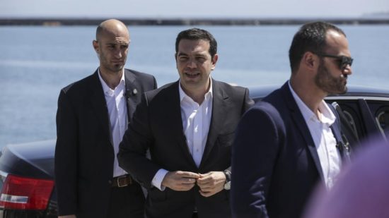 «Δώρα» άνω των €500 εκατ. περιμένουν τα Σκόπια από τον Τσίπρα